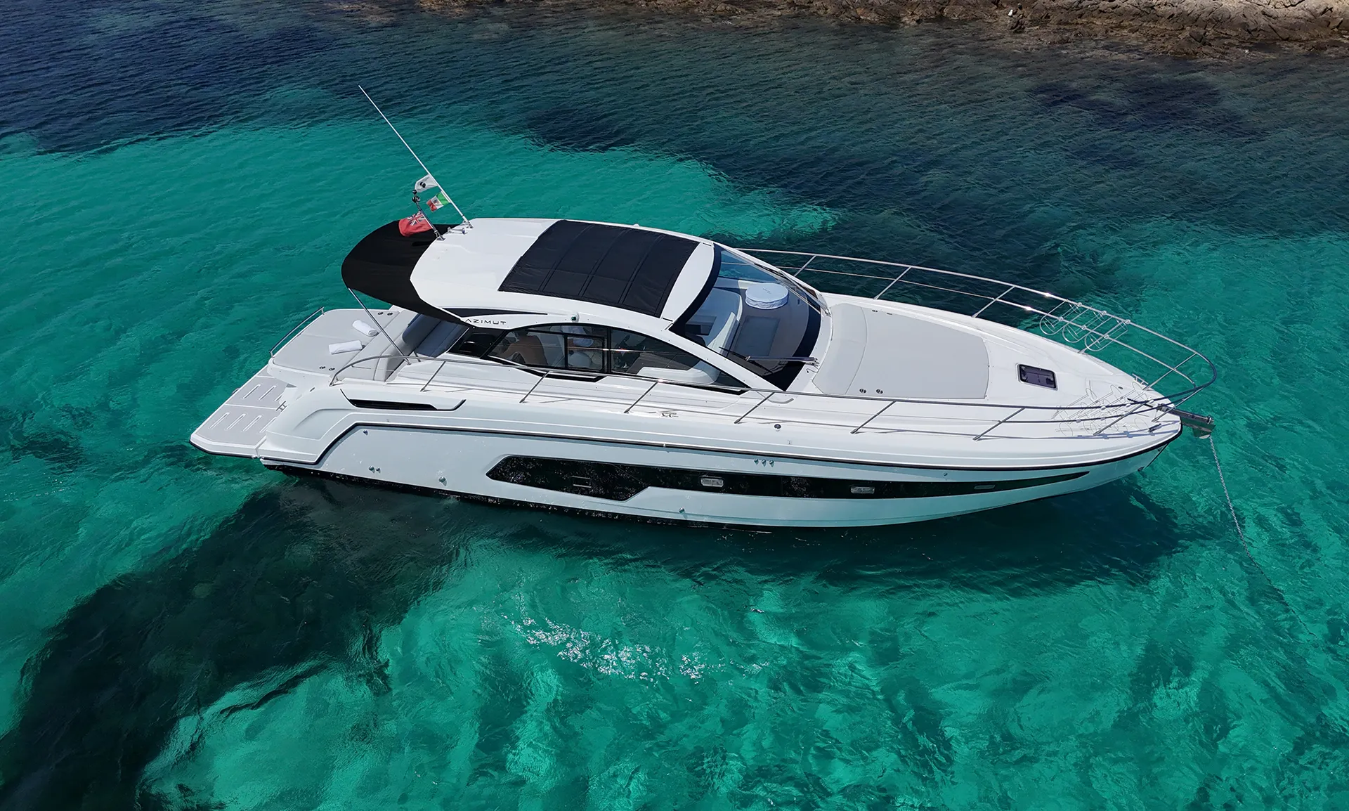Azimut Atlantis 45 yacht with bed and sea view Sardinia