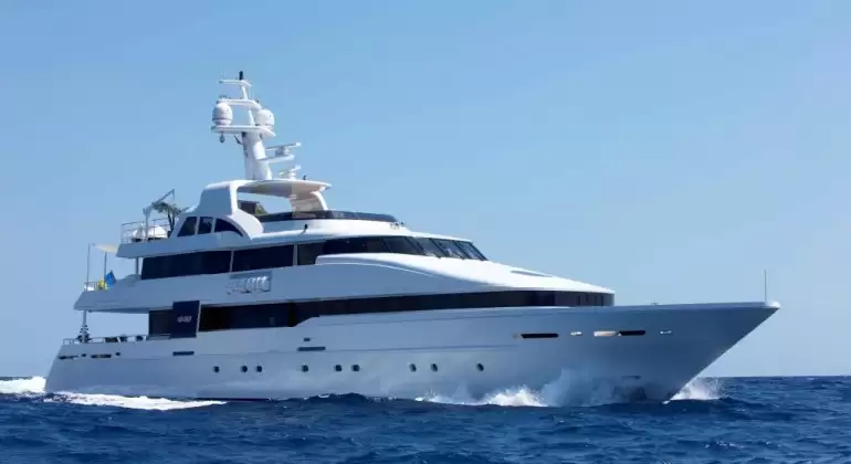 Heesen 42 “Life Saga” – Luxury Yacht Charter in Porto Cervo